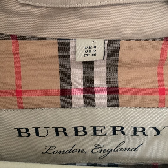 Burberry Women’s 2 Oversized Tan Trench Coat with multi-color/design Buttons - Picture 2 of 11